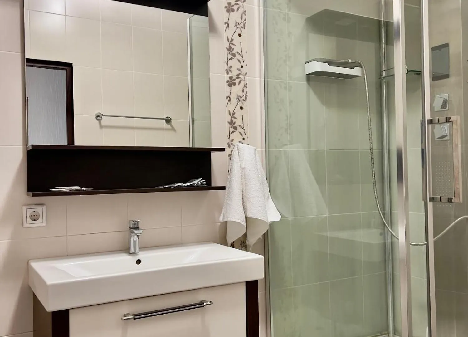 Apartment 205 Очень Теплая 3 Комн Возле Байтерека С 3 Большими Кроватями И Диваном 140 Кв Nur-Sultan  Kazakhstan