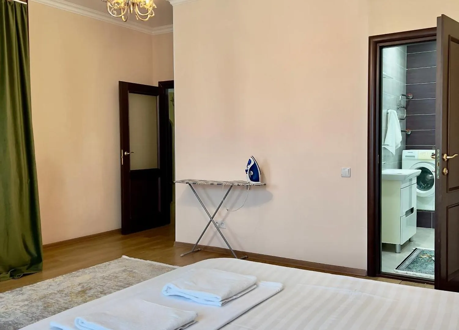Apartment 205 Очень Теплая 3 Комн Возле Байтерека С 3 Большими Кроватями И Диваном 140 Кв Nur-Sultan